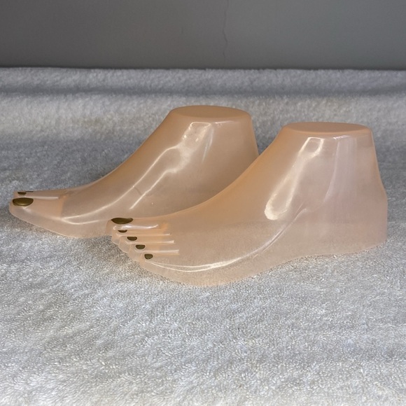 Vintage Pair of Hard Plastic Adult Foot Shoe Display Mannequins (9in) [A] - Picture 3 of 6